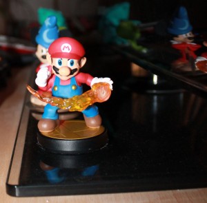 nintendo-mario-amiibo-figur-aufgestellt-bild